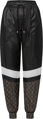 (W) ルイ・ヴィトン FW24 ブラックロゴプリント ミッドウエスト ジョガーパンツ 1AFMM1 Order (W) ルイ・ヴィトン FW24 ブラックロゴプリント ミッドウエスト ジョガーパンツ 1AFMM1