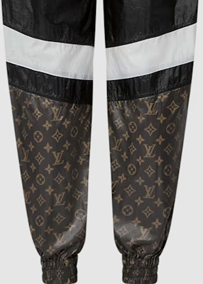 (W) ルイ・ヴィトン FW24 ブラックロゴプリント ミッドウエスト ジョガーパンツ 1AFMM1 Purchase (W) ルイ・ヴィトン FW24 ブラックロゴプリント ミッドウエスト ジョガーパンツ 1AFMM1