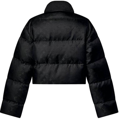 (Women) LOUIS VUITTON FW24 Black Logo Print Short Down Jacket Long Sleeve 1AFUIR Lookbook (Women) LOUIS VUITTON FW24 Black Logo Print Short Down Jacket Long Sleeve 1AFUIR
