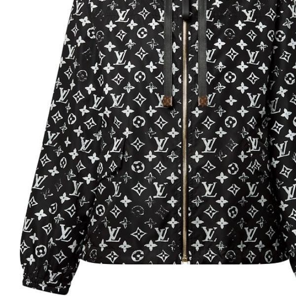 Shop (W) Louis Vuitton FW24 Jaket Hoodie Zip-Up Hitam Logo Print 1AFZH2