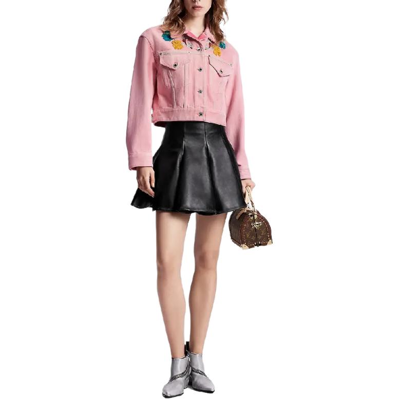 Lookbook (W) 루이 비통 FW24 플로럴 프린트 쿠반 칼라 핑크 데님 재킷. 1AFTB2