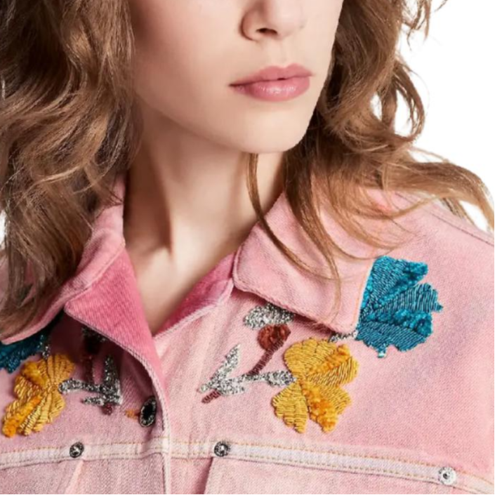 Details for (W) 루이 비통 FW24 플로럴 프린트 쿠반 칼라 핑크 데님 재킷. 1AFTB2
