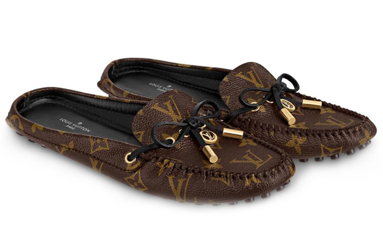 Lookbook (W) Louis Vuitton Gloria Monogram ''Bruine Patent Canvas Mule Loafer'' 1A889K