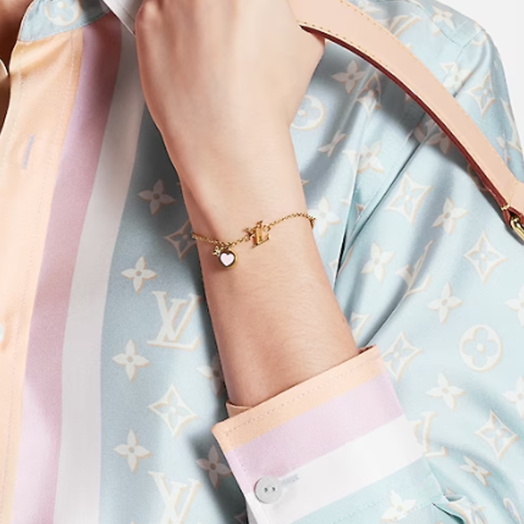 (Women) Louis Vuitton Gold Enamel Heart Charm Metal Bracelet for Women. M1211A 圖 4