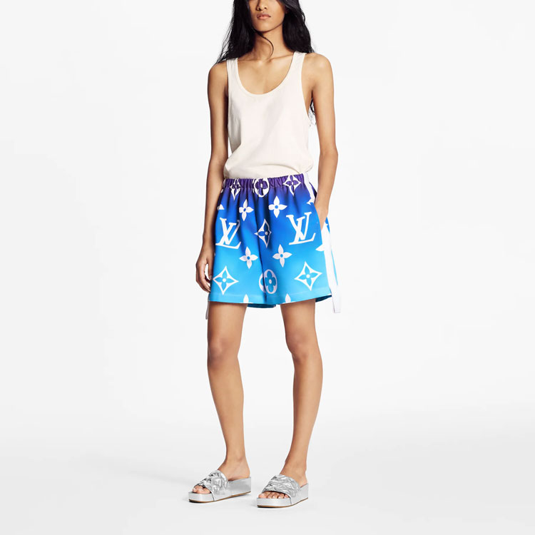 Lookbook (W) 루이 비통 그래디언트 로고 릴랙스 핏 반바지 블루 캐주얼웨어. 1A8TI9