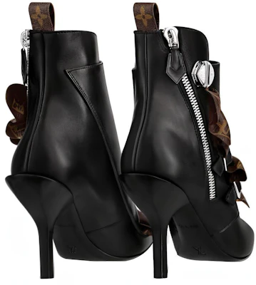 (W) Louis Vuitton Janet Boot 'Hitam Coklat' 1A586A Lookbook (W) Louis Vuitton Janet Boot 'Hitam Coklat' 1A586A