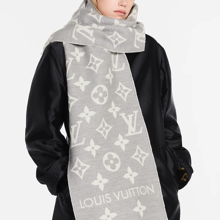 (Women) Louis Vuitton Large Logo Print Wool Fringe Scarf Grey  Fashion M77727 圖 4