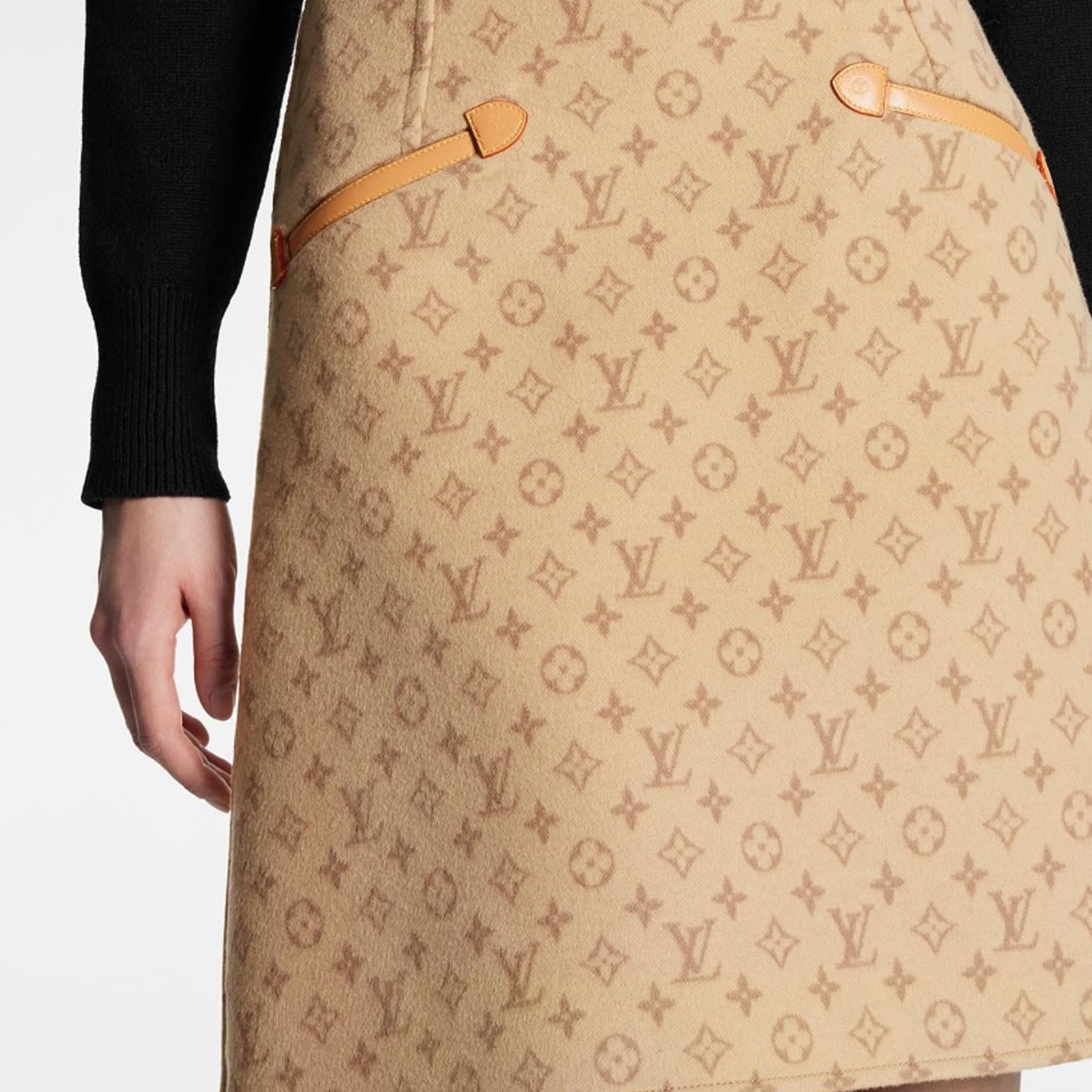 Shop (W) 路易威登标志图案口袋休闲半身裙女款卡其色 1AAAN9