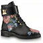 Lookbook (W) Louis Vuitton Vuitton Wonderland 'Sepatu Boots Datar Hitam Modis' 1A4GV2