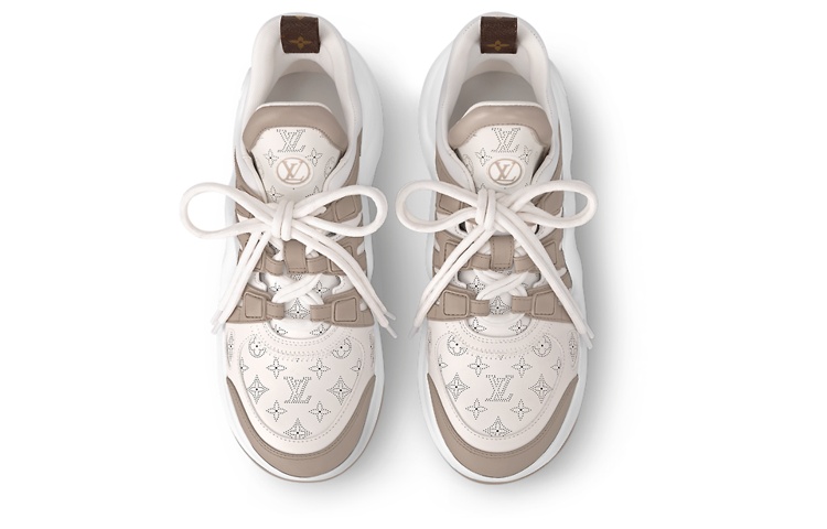 Shop LOUIS VUITTON 牛皮革 圓頭 厚底繫帶 低筒 休閒生活鞋 女款 象牙灰色