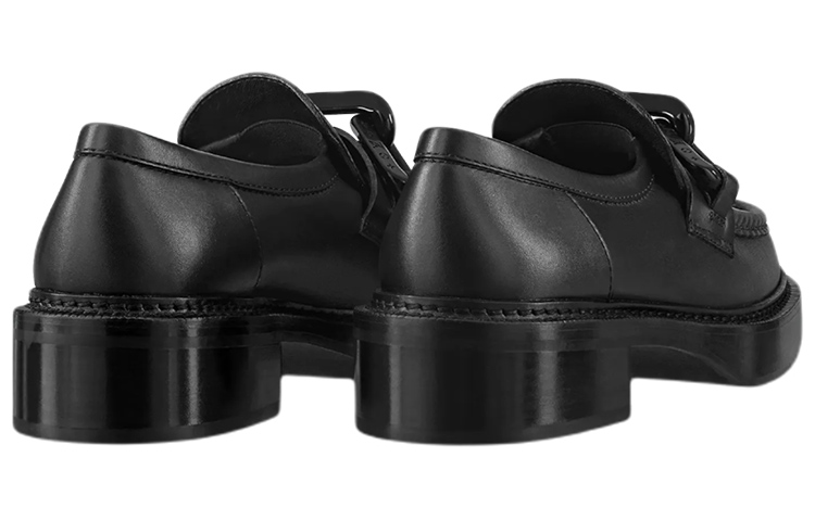 Lookbook (W) Mocasines Louis Vuitton LV Academy 'Negros con Cadena'. 1A9R6Y