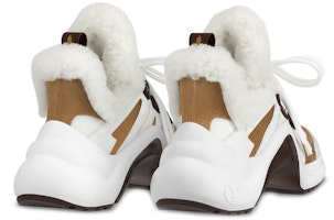 (W) Sneakers Louis Vuitton LV Archlight Shearling 'Putih Coklat' 1AACQS Lookbook (W) Sneakers Louis Vuitton LV Archlight Shearling 'Putih Coklat' 1AACQS