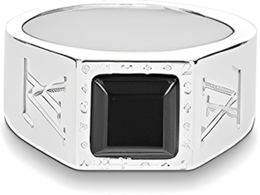 (Women) LOUIS VUITTON LV Onyx Signet Silver Ring for Women with Engraved LV Logo M00699 Lookbook (Women) LOUIS VUITTON LV Onyx Signet Silver Ring for Women with Engraved LV Logo M00699