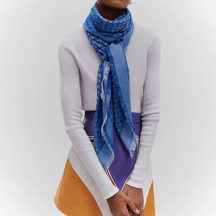 (Women) Louis Vuitton LV Petit Louis Classic Monogram Scarf Women Blue. M76998 圖 5