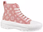 Order (W) Louis Vuitton LV Squad Ankle Sneakers 'Pink Monogram' dalam warna Merah Jambu. 1A9S1G