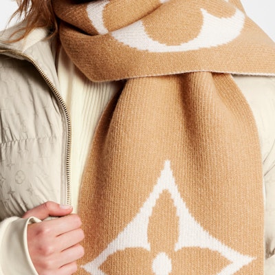 (W) 路易威登女士粉棕大号徽章围巾 M79336 Shop (W) 路易威登女士粉棕大号徽章围巾 M79336