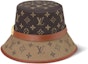 Lookbook (W) 루이비통 메탈 로고 코튼 버킷햇 여성 브라운. M7277M