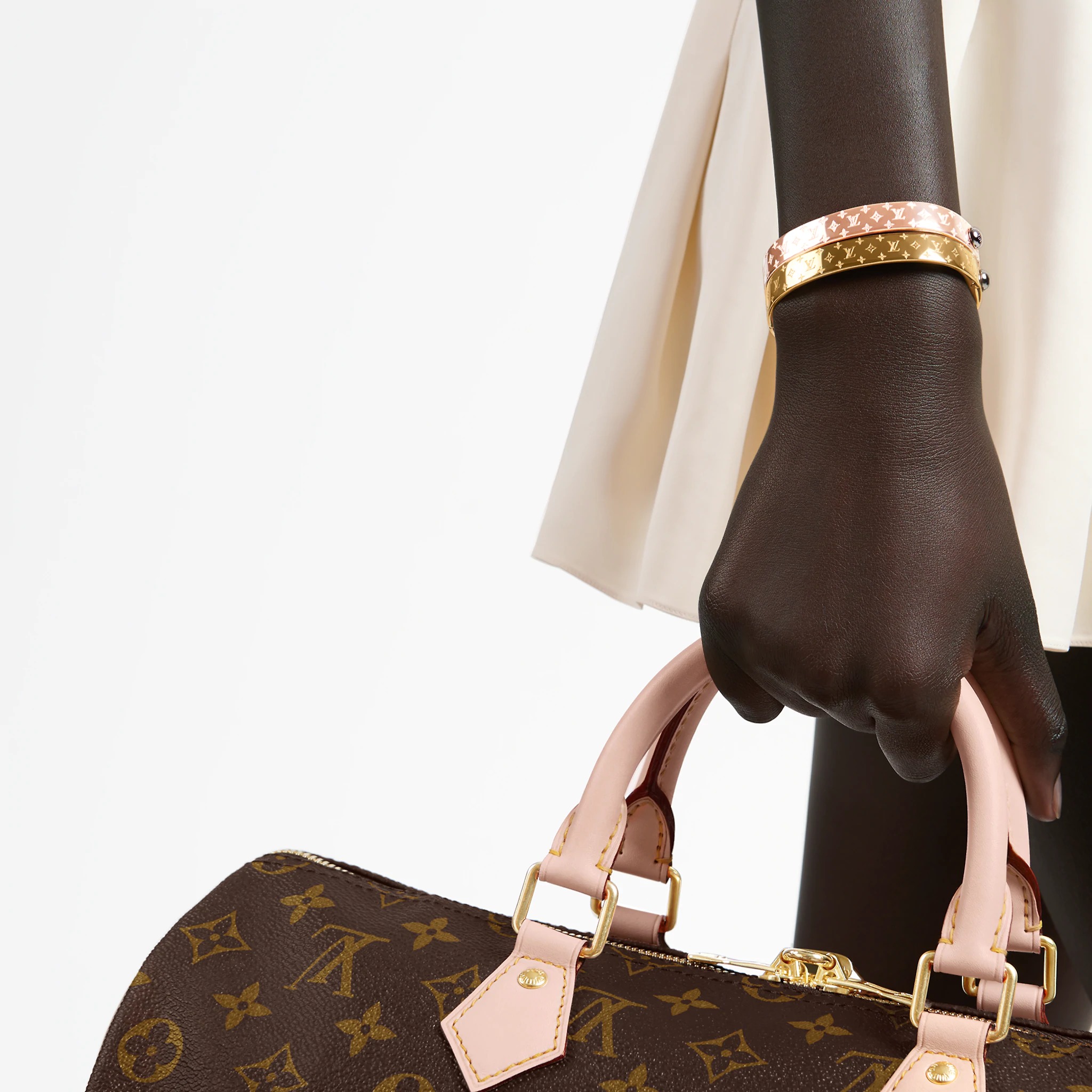 Purchase (W) Pulsera de Latón Grabada Monograma Louis Vuitton Oro M00251