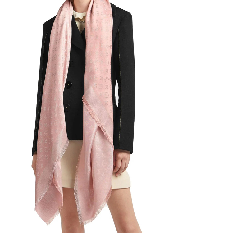 (Women) LOUIS VUITTON Monogram Silk Blend Scarf for Women M70805 圖 5