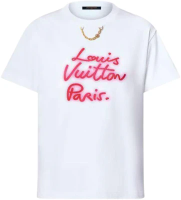 (W) LOUIS VUITTON Neon Logo Letter FW25 Kaos Wanita Regular. 1AIAM2 Buy (W) LOUIS VUITTON Neon Logo Letter FW25 Kaos Wanita Regular. 1AIAM2