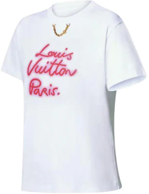 (W) LOUIS VUITTON Neon Logo Letter FW25 Kaos Wanita Regular. 1AIAM2 Shop (W) LOUIS VUITTON Neon Logo Letter FW25 Kaos Wanita Regular. 1AIAM2
