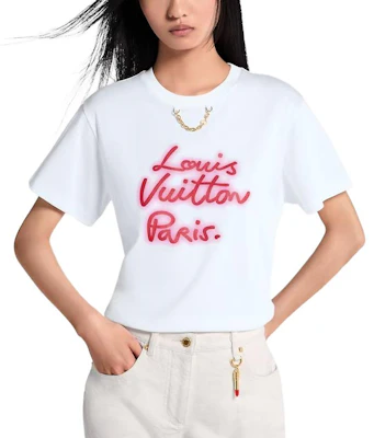 (W) ルイ・ヴィトン ネオンロゴレターフォールFW25 レギュラーTシャツ 1AIAM1 Purchase (W) ルイ・ヴィトン ネオンロゴレターフォールFW25 レギュラーTシャツ 1AIAM1