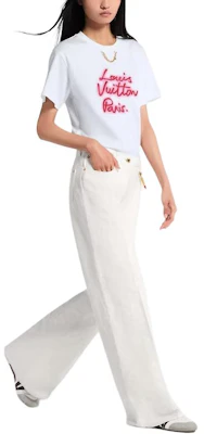 (W) LOUIS VUITTON Neon Logo Letter FW25 Kaos Wanita Regular. 1AIAM2 Sizing (W) LOUIS VUITTON Neon Logo Letter FW25 Kaos Wanita Regular. 1AIAM2