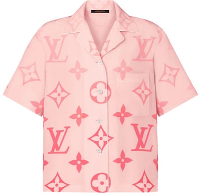 (Women) LOUIS VUITTON Pink Logo Print Cuban Collar Short Sleeve Shirt Women. 1A8RLM Order (Women) LOUIS VUITTON Pink Logo Print Cuban Collar Short Sleeve Shirt Women. 1A8RLM