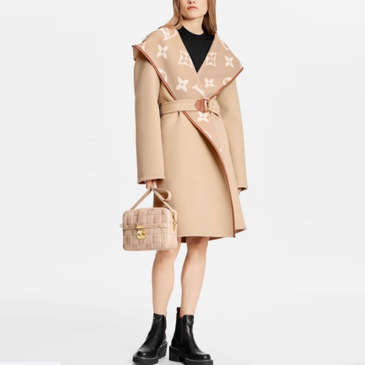 Lookbook (Women) Louis Vuitton Reversible Hooded Wrap Coat Khaki Color. 1A99K1