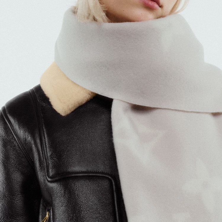 (Women) Louis Vuitton Reykjavik Logo Tassel Wool Scarf Grey Womens M78909 圖 4