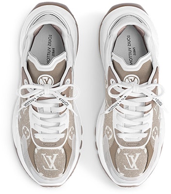 (W) Sneakers Louis Vuitton Run 55 'Beige Monogram Coklat Putih' 1AC28C Lookbook (W) Sneakers Louis Vuitton Run 55 'Beige Monogram Coklat Putih' 1AC28C