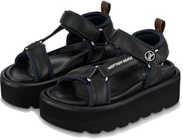 (W) Sandal Louis Vuitton 'Hitam Kasual Fesyen' 1AABR5 Lookbook (W) Sandal Louis Vuitton 'Hitam Kasual Fesyen' 1AABR5