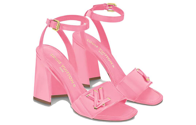 Lookbook (W) Louis Vuitton Shake Sandal ''Roze Lakleer met Gouden Gesp'' 1AB2NZ
