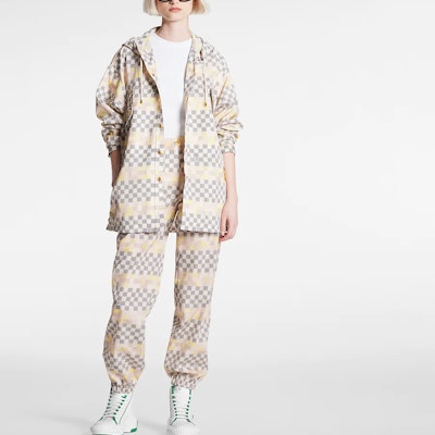 (W) 路易威登 SS22 粉色拼接棋盤格風衣外套 1AA82V Lookbook (W) 路易威登 SS22 粉色拼接棋盤格風衣外套 1AA82V