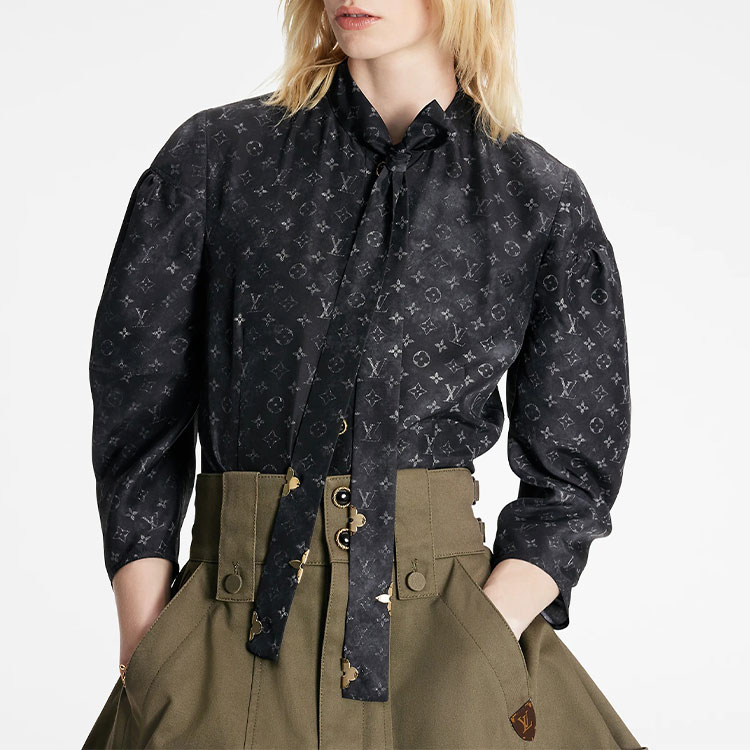(Women) LOUIS VUITTON SS22 Allover Print Cinched Lantern Sleeve Shirt Women Black 1A9XJD 圖 5