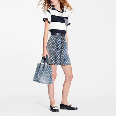 (W) 루이 비통 SS22 로고 데님 스커트 블루 1A9NK8 Lookbook (W) 루이 비통 SS22 로고 데님 스커트 블루 1A9NK8
