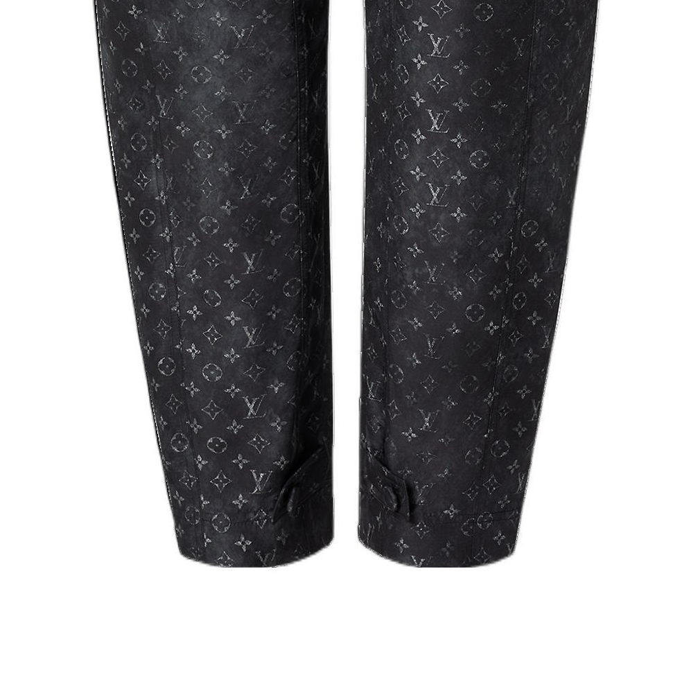 Purchase (W) LOUIS VUITTON SS22 Pantalones Negros Cropped de Cintura Alta Monogram Cloud. 1AA240