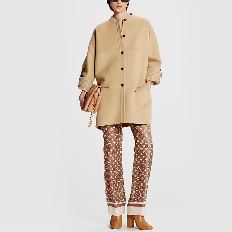 Lookbook (W) 路易威登 SS23 卡其色單排扣大衣. 1AB9BJ