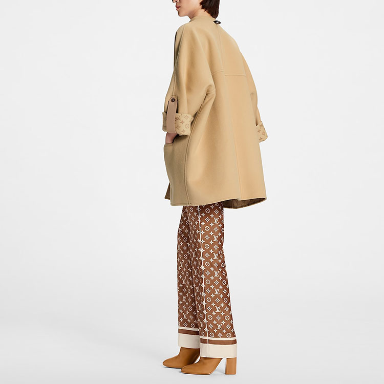 Shop (W) 路易威登 SS23 卡其色單排扣大衣. 1AB9BJ