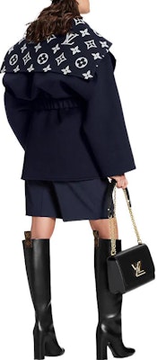 (Women) LOUIS VUITTON SS23 Navy Logo Wrap Pocket Overcoat. 1AB76A Shop (Women) LOUIS VUITTON SS23 Navy Logo Wrap Pocket Overcoat. 1AB76A