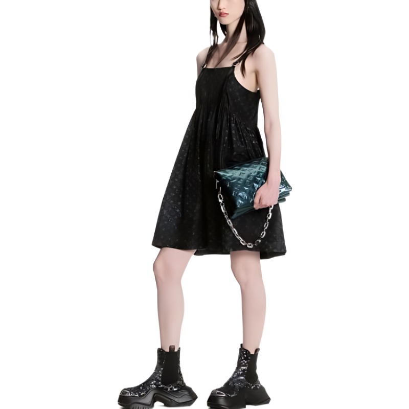 Lookbook (W) 路易威登 SS23 全印花logo皮质吊带无袖连衣裙 女 黑色. 1AAY50