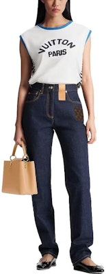 (W) ルイ・ヴィトン SS23 アルファベットパッチ バスケットボールタンクトップ ホワイト 1ABCFG Lookbook (W) ルイ・ヴィトン SS23 アルファベットパッチ バスケットボールタンクトップ ホワイト 1ABCFG