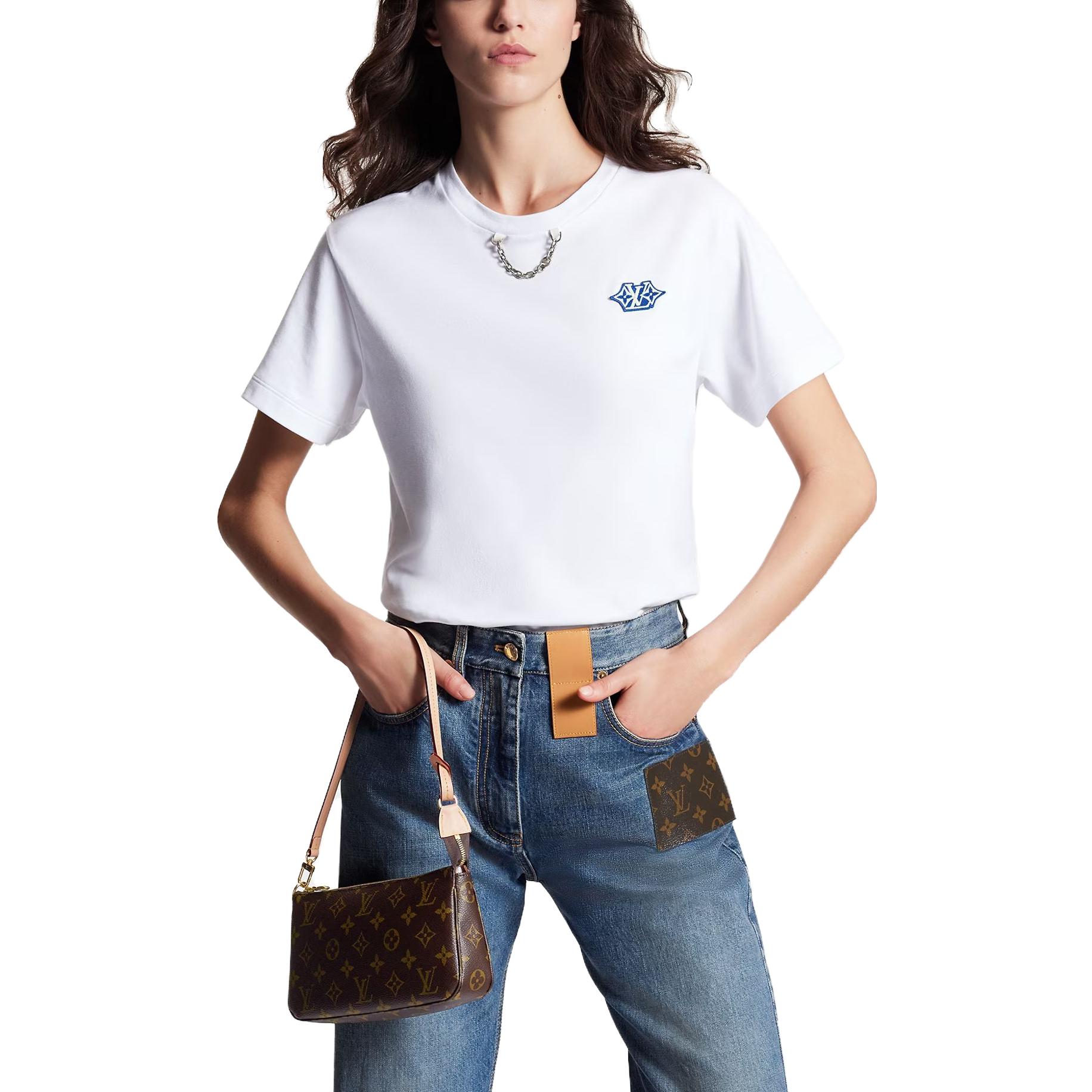 Lookbook (Women) LOUIS VUITTON SS23 Logo Crewneck Regular T-Shirt White 1ABT4H