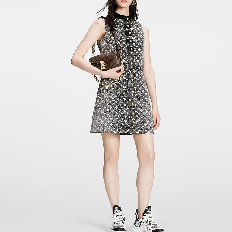 Lookbook (W) 路易威登 SS23 女士灰黑色半高领无袖连衣裙 Monogram 1AAUPJ