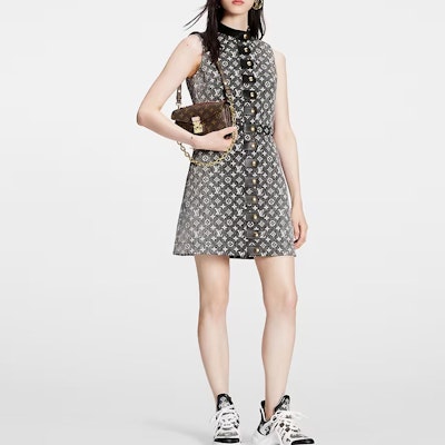 (W) 루이비통 SS23 모노그램 하프터틀넥 민소매 드레스 여성용 그레이 블랙 1AAUPJ Lookbook (W) 루이비통 SS23 모노그램 하프터틀넥 민소매 드레스 여성용 그레이 블랙 1AAUPJ