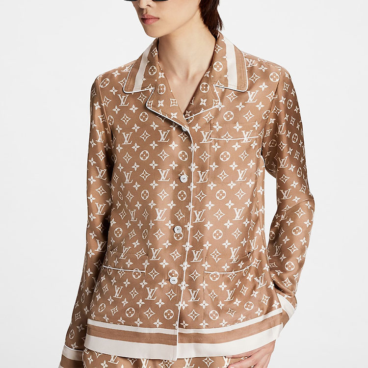 (Women) LOUIS VUITTON SS23 Monogram Logo Print Long Sleeve Pajama Shirt Brown Women 1AB7E6 圖 3