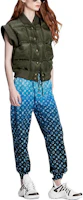 Lookbook (W) LOUIS VUITTON SS23 經典印花運動針織褲 藍色款。 1AB03B