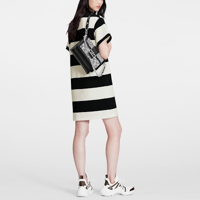 (W) Louis Vuitton Vestido de Punto a Rayas Anchas SS23 Manga Corta Negro Blanco 1AAUOX Shop (W) Louis Vuitton Vestido de Punto a Rayas Anchas SS23 Manga Corta Negro Blanco 1AAUOX