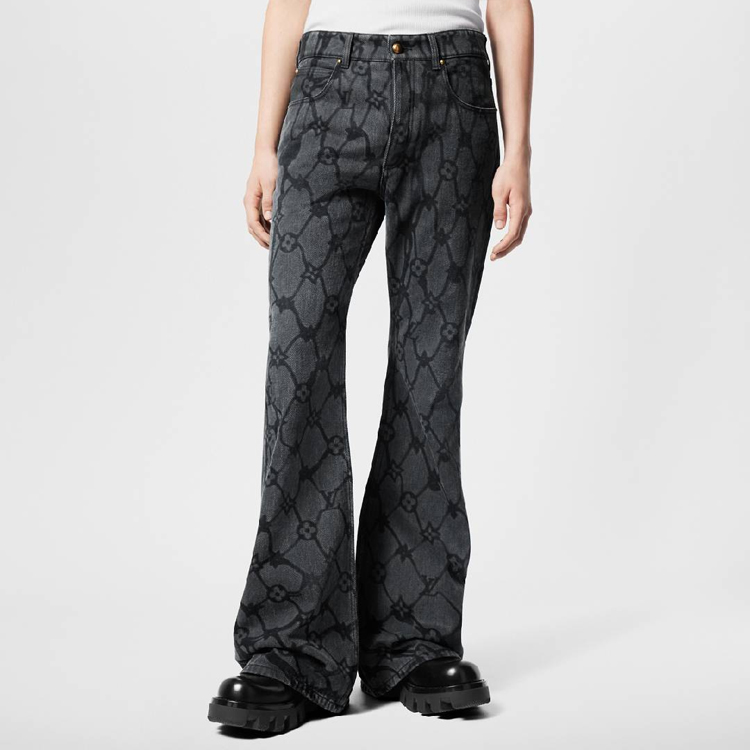 Lookbook (Women) LOUIS VUITTON SS24  Black Logo Buttoned Flare Denim Jeans. 1AFQF3