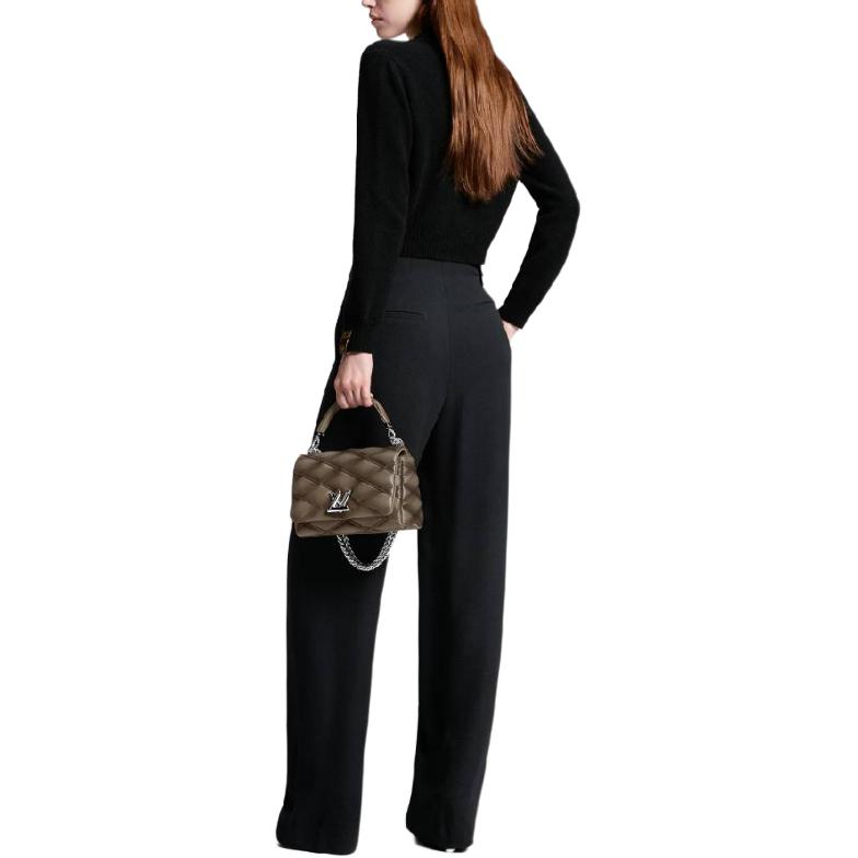 Shop (W) LOUIS VUITTON SS24 Kardigan Rajut Hitam Lengan Panjang V-Neck 1AFOV6